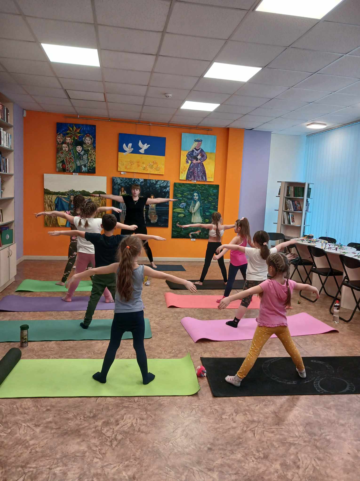 Бібліотека на Пріорці для дітей розпочинає щотижневі зустрічі у «Йога-клубі»