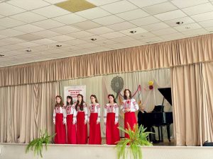 Юні хористи та вокалісти ДМШ№37 звітували концертом «Пісня моя зоряна»