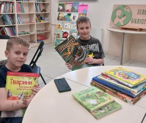 Щедрий червень: вірші, книжки й м’які іграшки в бібліотеці на Пріорці