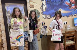 Канікули з мистецтвом: екоторбинки на заняттях літньої арт-майстерні