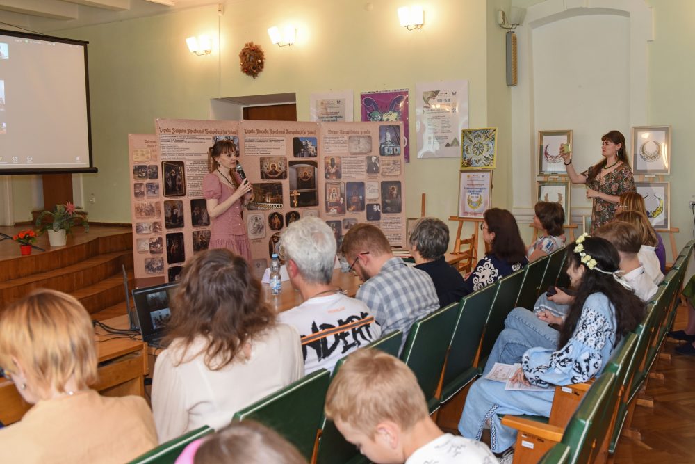 У рамках IV Міжнародної учнівської конференції ARS LONGA, що відбулася в межах CRESCENDO ART FORUM–2024, учасники мали можливість взяти участь у низці унікальних екскурсій. Також вони мали можливість відвідати різноманітні культурні заходи