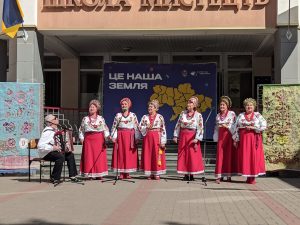 Свято єдності: Оболонська РДА разом із Бахмутом відзначили День Незалежності