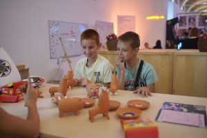 Фестиваль «Різні разом»: живі подкасти та мистецькі проєкти