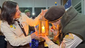Передача світла: як Вифлеємський вогонь миру об’єднує країни світу