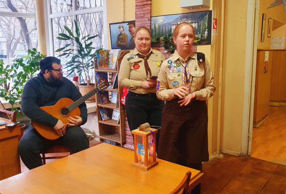 У бібліотеці Обрій вшанували традицію «Вифлеємський вогонь миру, любові та добра». Вже протягом 30 років Україна бере участь в цій міжнародній скаутській акції.