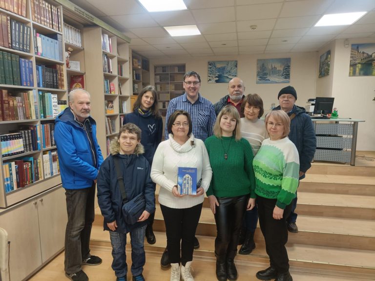 У бібліотеці Сузір'я відбулася незабутня подія — зустріч з відомим києвознавцем Олександром Михайликом. Під час події була презентована його нова книжка, присвячена Північному правобережжю Києва — частині міста. Воно має особливе значення для багатьох киян.