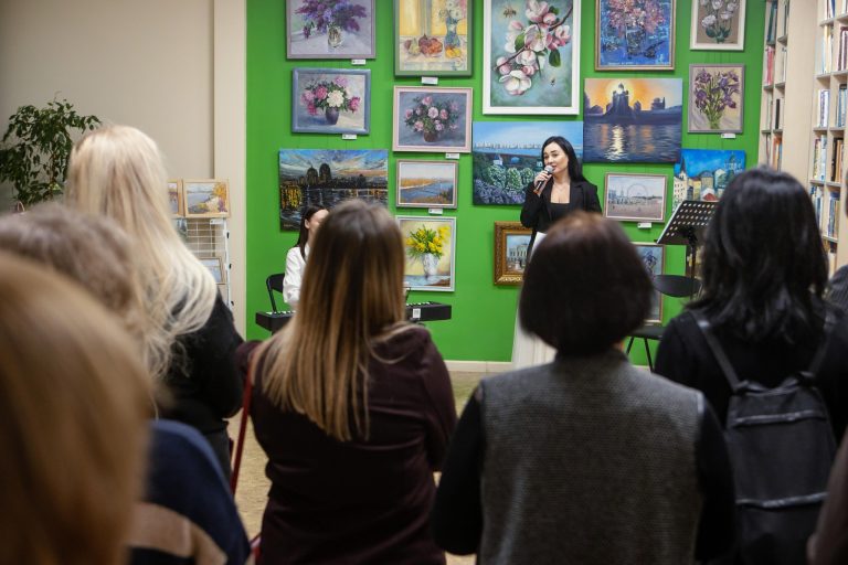 Напередодні Дня закоханих у бібліотеці на Пріорці відбувся затишний музично-поетичний вечір.