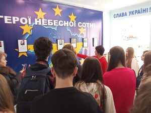 Захід пам’яті загиблих під час Революції Гідності відбувся у бібліотеці імені Героїв Небесної Сотні