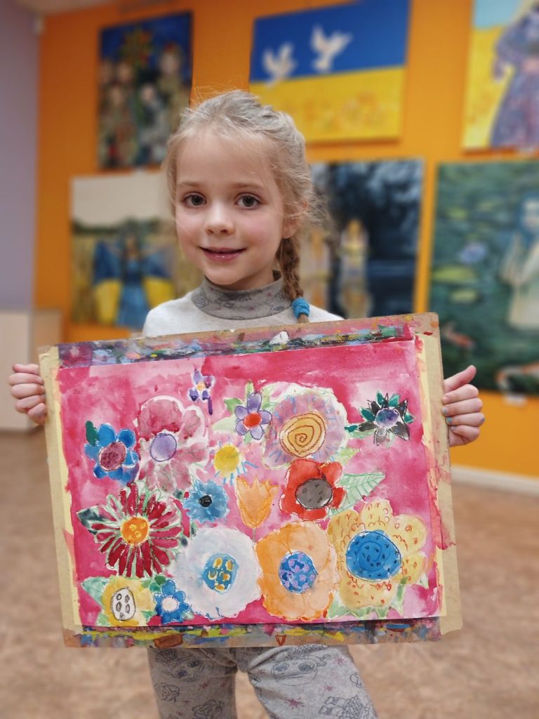 У бібліотеці на Пріорці тривають творчі зустрічі в межах проєкту «Натхнення». Юні художники збираються тут, щоб удосконалювати свої навички та розвивати фантазію.