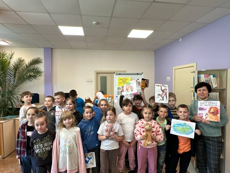 У бібліотеці на Пріорці відбулась інтерактивна екочитанка «Чому лев у цирку не сміється?». Подія про права тварин відбулась за участі учнів Ліцею №14.