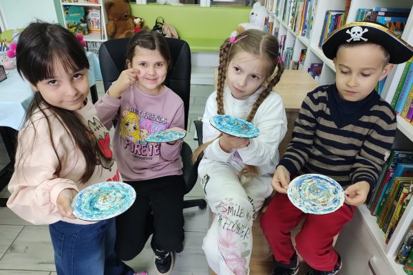 12 травня в бібліотеці імені Олени Пчілки відбувся майстер-клас зі створення мандал з акрилової фарби. 