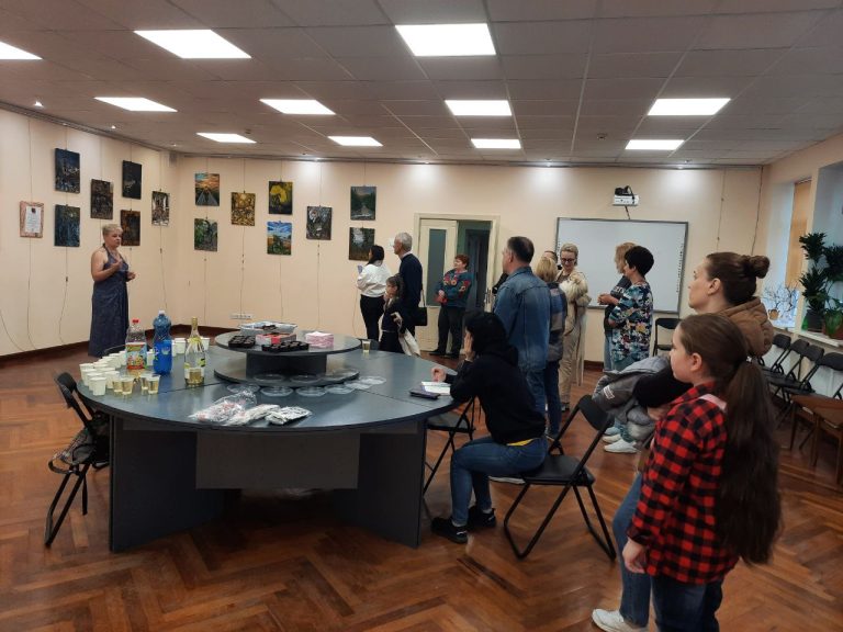 20 червня у виставковій залі «OBOLON- ART» бібліотеки імені Героїв Небесної Сотні для дітей відбулося відкриття художньої виставки «Калейдоскоп талантів».