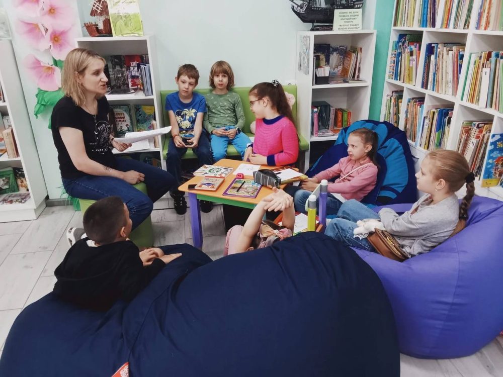 Бібліотека ім. Олени Пчілки проводить читацький клуб “Бібліотечний портал”, спеціально створений для дітей віком від 6 до 11 років.