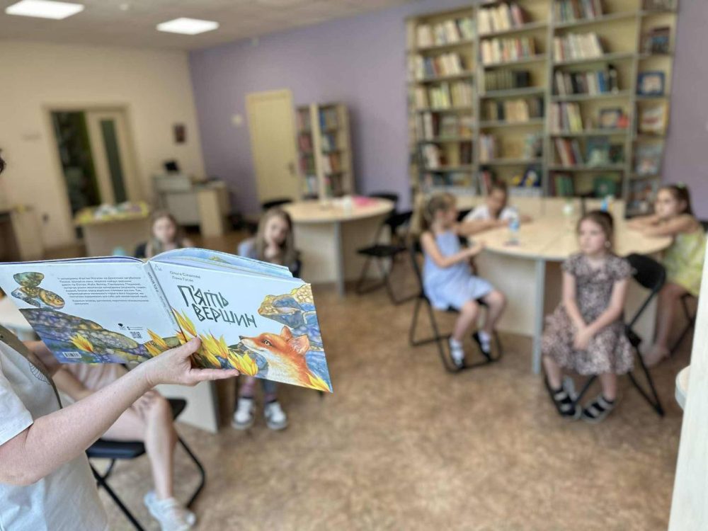 В бібліотеці на Пріорці для дітей відбулась ще одна атмосферна літня читанка-майстерка.