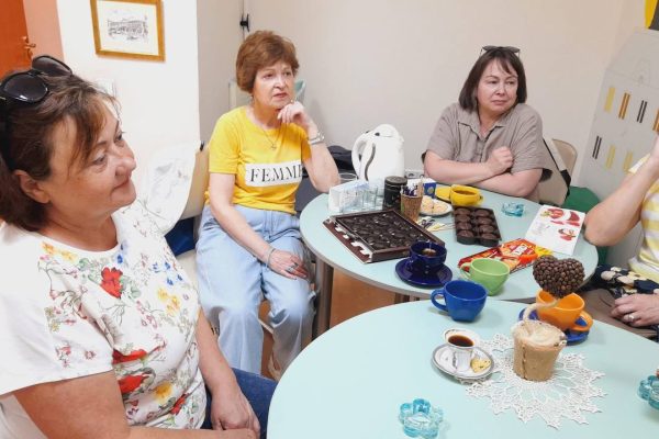 В бібліотеці “Сузірʼя” проходять засідання нового літературного клубу “Сузірʼя малої прози” Міли Іванцової.