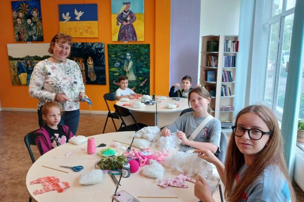 Проєкт “Майстерня радості”  – майстерки з рукоділля для дітей, що відбуваються у бібліотеці на Пріорці щотижня.