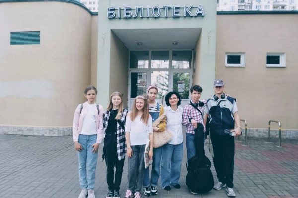 30 червня Клуб юних філософів, що діє при бібліотеці імені Героїв Небесної Сотні, вирушив у своє перше виїзне засідання.