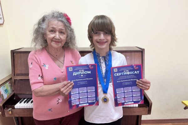 Вихованці ДМШ 40 отримують нагороди за фестивалі-конкурси “STEP in ART”ʼ, “ART VIBES”, “Морський бриз” Канікули в розпалі, а вихованці Дитячої музичної школи 40 отримують нагороди за свою працю.