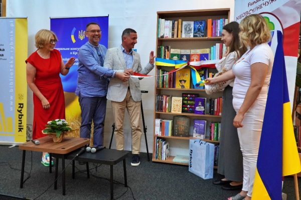 “Українська книжкова поличка” зʼявилася в Автономному університеті парагвайського міста Енкарнасьйон.