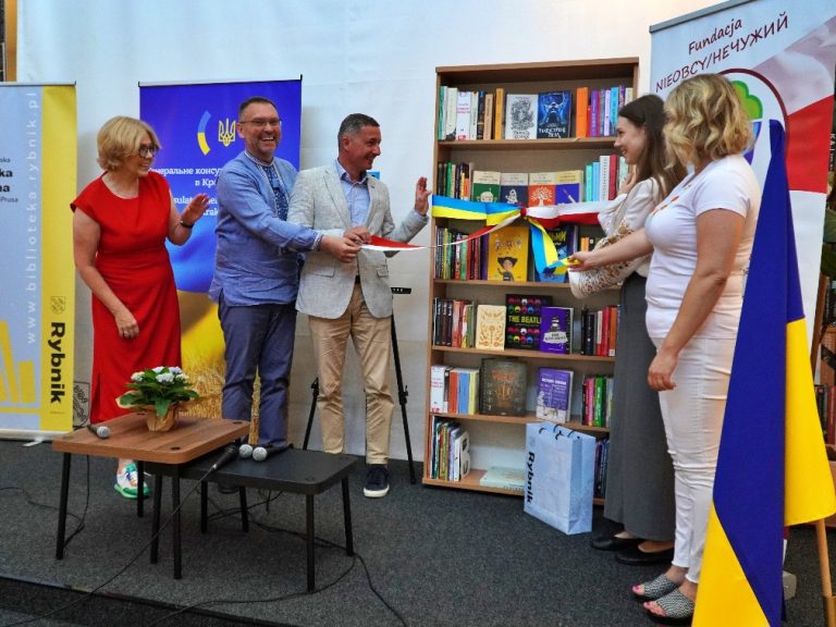 “Українська книжкова поличка” зʼявилася в Автономному університеті парагвайського міста Енкарнасьйон.