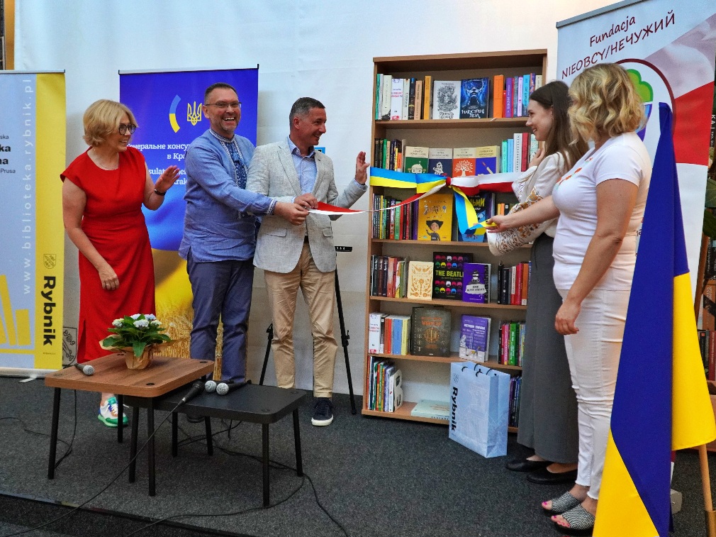 “Українська книжкова поличка” зʼявилася в Автономному університеті парагвайського міста Енкарнасьйон.