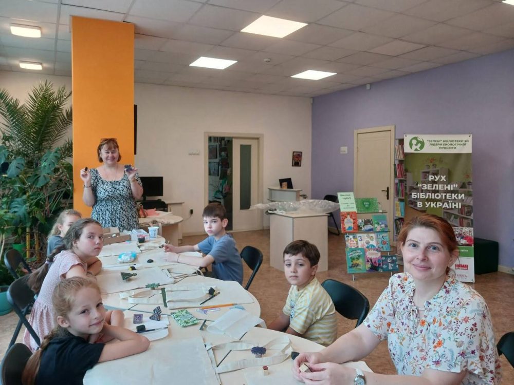3 липня – День відмови від поліетиленових пакетів. В бібліотеці на Пріорці відбулась зустріч проєкту “Майстерня радості”.