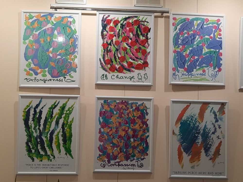 8 липня у виставковій залі “OBOLON- ART” бібліотеки імені Героїв Небесної Сотні для дітей відбулося відкриття художньої виставки спонтанного живопису та графіки Шрі Чинмоя. 