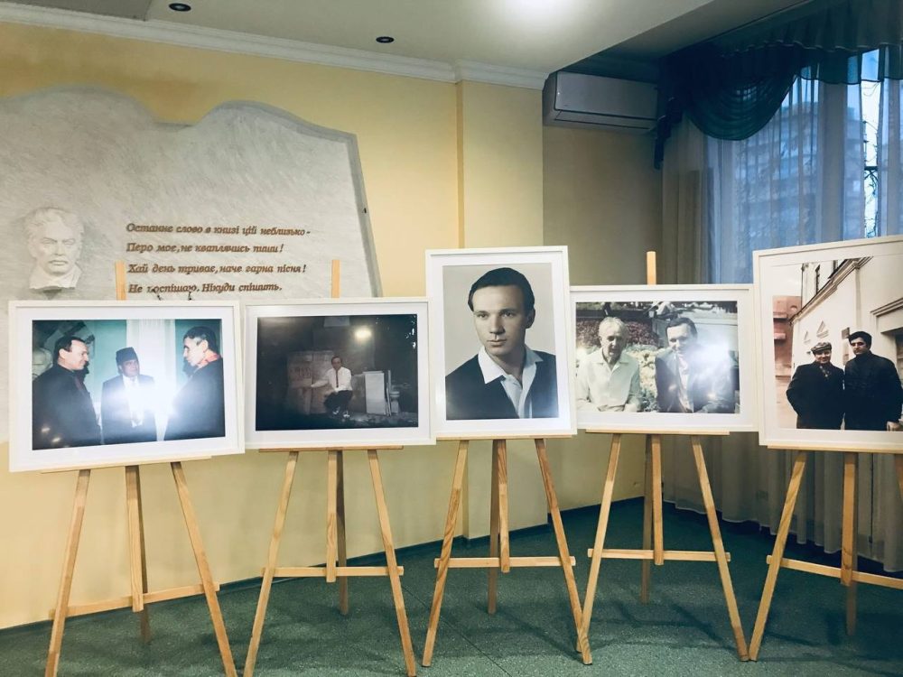 7 липня в бібліотеці ім. Самеда Вургуна ми з вдячністю та повагою згадували Миколу Мірошниченка (1 січня 1947 – 7 липня 2009).