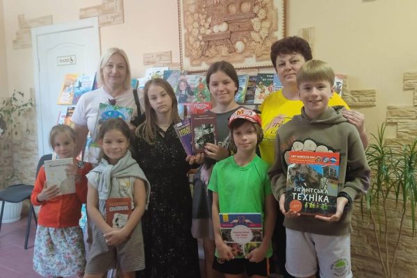 11 липня бібліотека “Дивосвіт” радо приймала гостей. До нас завітали вихованці центру допомоги “Місто щасливих дітей”.