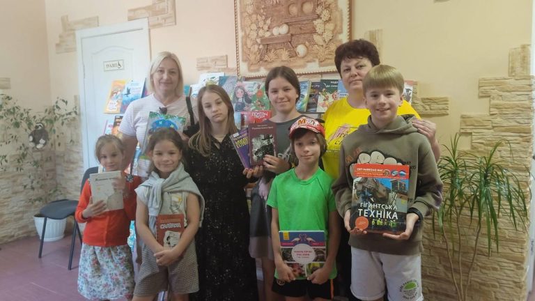 11 липня бібліотека “Дивосвіт” радо приймала гостей. До нас завітали вихованці центру допомоги “Місто щасливих дітей”.