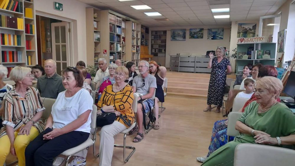 17 липня в бібліотеці “Сузірʼя” відбулася знакова подія. Перша презентація ексклюзивної книжки-путівника “Куренівка.