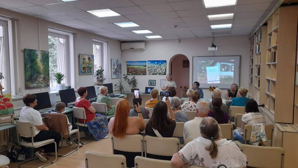 17 липня в бібліотеці “Сузірʼя” відбулася знакова подія. Перша презентація ексклюзивної книжки-путівника “Куренівка.