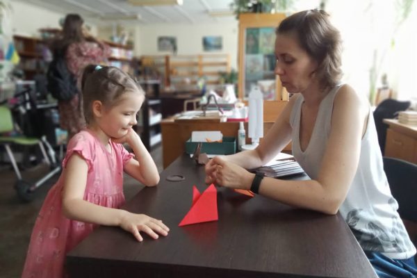 Цього творчого літа в нашій бібліотеці імені Олени Пчілки, кожен охочий міг опанувати нові техніки рукоділля. Та створити щось унікальне своїми руками!