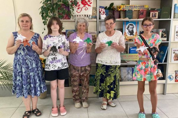 У нашій бібліотеці імені Панаса Мирного відбулось чергове заняття в межах серії майстер-класів від Чарівних ручок.
