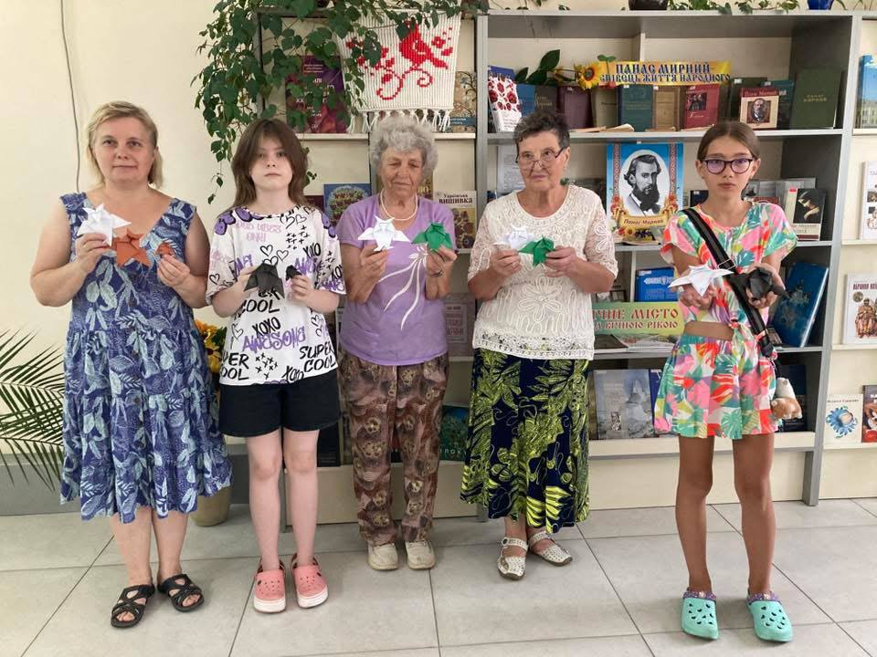 У нашій бібліотеці імені Панаса Мирного відбулось чергове заняття в межах серії майстер-класів від Чарівних ручок.