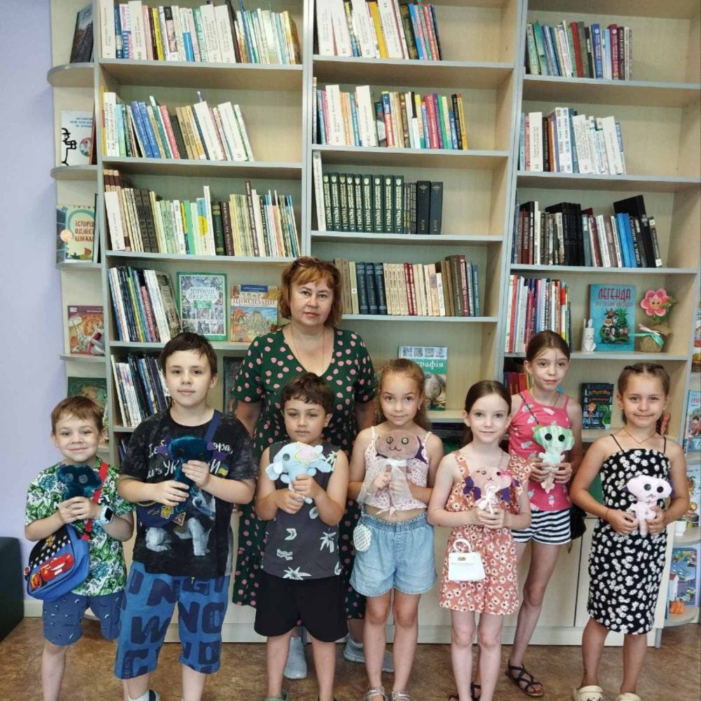 “Майстерня радості” бібліотеки на Проірці знову зібрала юних майстринь. Цього разу наша зустріч була особливо цікавою – ми знайомилися з аксолотлем! 
