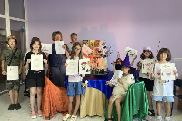В бібліотеці імені Панаса Мирного пройшла творча зустріч із Чарівними ручками. 