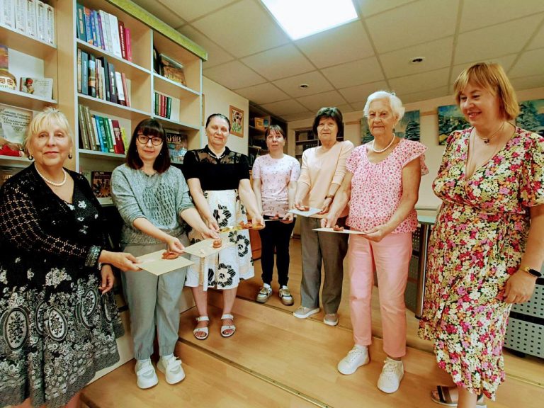 В бібліотеці “Сузірʼя” у нашій творчій майстерні відбулась тепла і натхненна подія – ліплення глиняних пташечок “Пташка в долонях”.