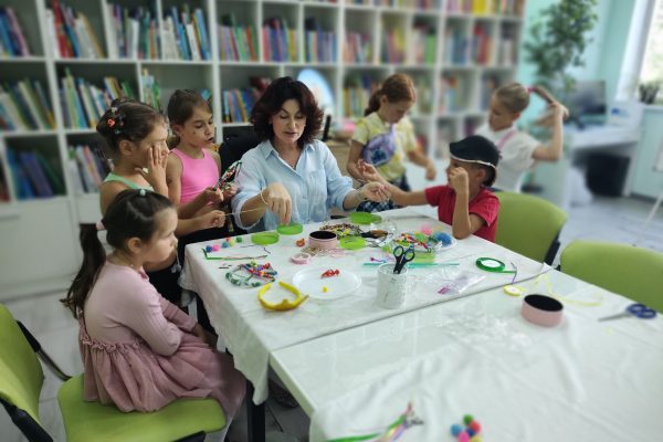 Творчі вихідні для діток у бібліотеці імені Олени Пчілки Творчі вихідні для діток у бібліотеці імені Олени Пчілки знову наповнили наш простір сміхом, натхненням та справжнім мистецтвом!