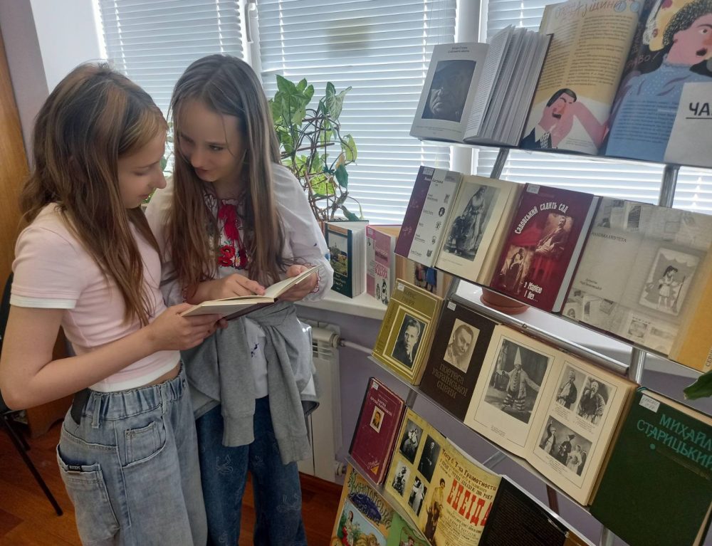 9 серпня у світі відзначають Всесвітній день книголюбів. Свято тих, хто не уявляє свого життя без книги.
