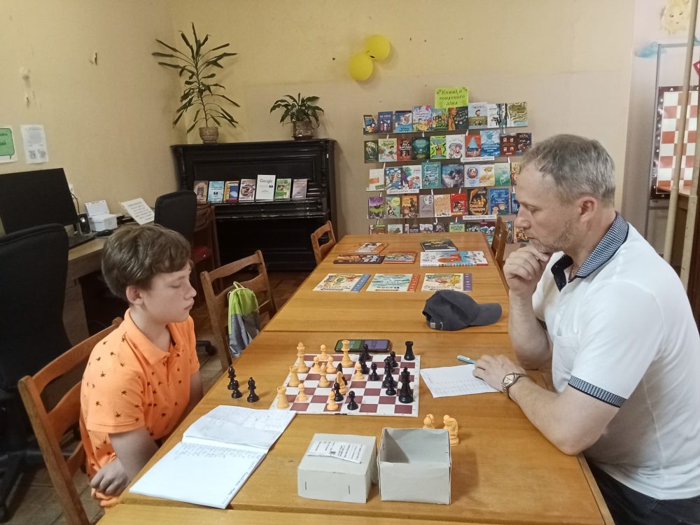 Літо ще у самому розпалі, і наша бібліотека “Обрій” продовжує бути улюбленим місцем відпочинку та творчості для дітей і дорослих. 