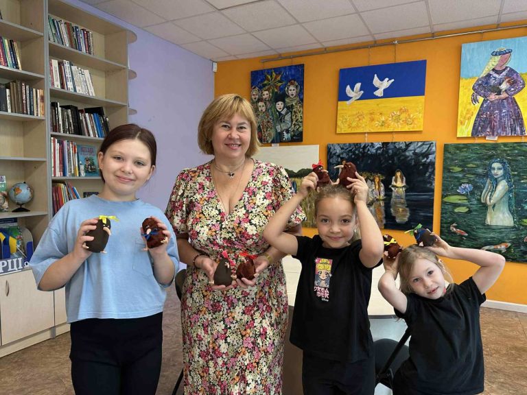 В бібліотеці на Пріорці пройшла чергова зустріч проєкту “Майстерня радості”. Тема: Ківі – птах, а не фрукт.