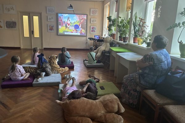 Сьогодні 14 серпня, в бібліотеці імені Героїв Небесної Сотні тривала зустрічі в мультсалоні, емоції переповнювали.