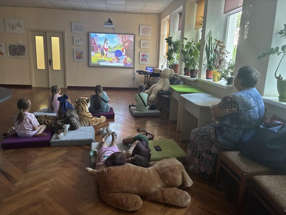 Сьогодні 14 серпня, в бібліотеці імені Героїв Небесної Сотні тривала зустрічі в мультсалоні, емоції переповнювали.