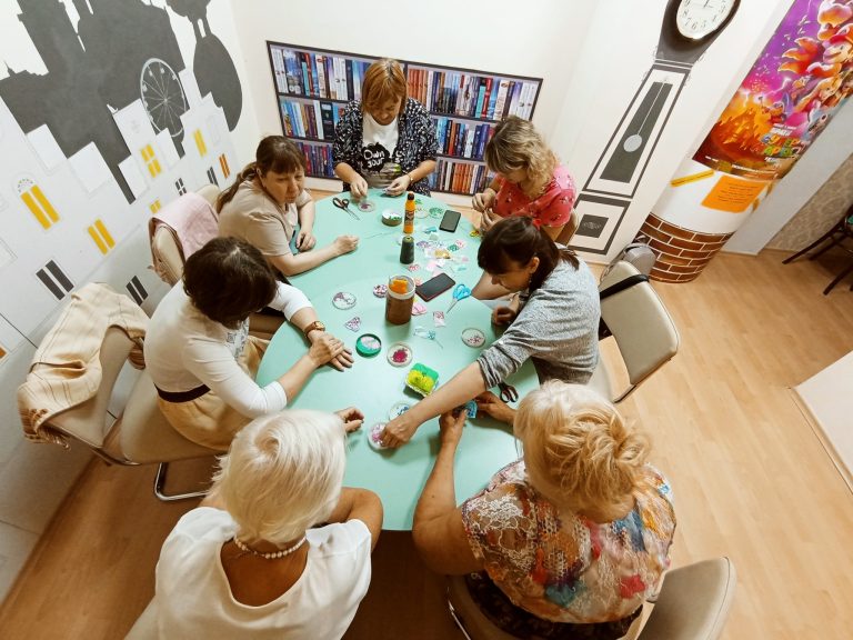 У нашій бібліотеці “Сузірʼя” відбулося чергове заняття в межах проєкту “Творчі”. Цього разу відбувся майстер-клас на тему “Творче серце”.