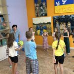 Минулого тижня наша бібліотека на Пріорці стала майданчиком для зйомок сюжету, ми були в кадрі та за лаштунками.
