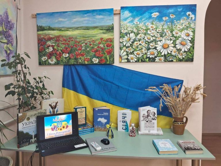 До відзначення Дня Державного Прапора України у бібліотеці “Сузірʼя” відбувся творчий майстер-клас для наймолодших читачів у межах дитячого проєкту “Розвивайко”. 