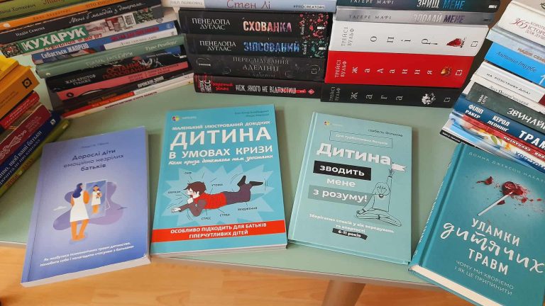 1 вересня –  символічний день початку нового навчального року. Бібліотека “Сузірʼя” хоче висловити щиру подяку всім, хто робить внесок у розвиток бібліотек і культури читання. Особливе слово вдячності – нашим дарувальникам книжок.