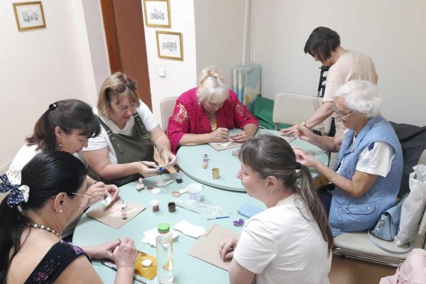 Бібліотека “Сузірʼя”: Майстер-клас “Пташка в долонях – 2” У бібліотеці “Сузірʼя” відбувся черговий творчий захід у межах діяльності клубу “Творчі”. А саме: майстер клас на тему “Пташка в долонях – 2”.