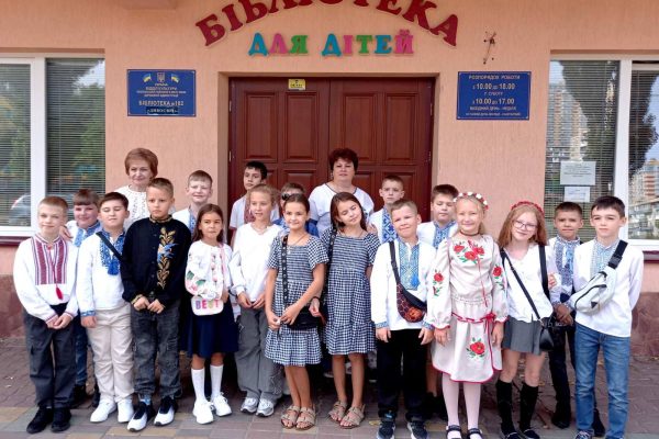 День знань – це особливе свято, яке щороку об’єднує учнів, батьків та вчителів, дарує радість нових зустрічей і відкриває шлях до світу знань, відкриттів та досягнень.